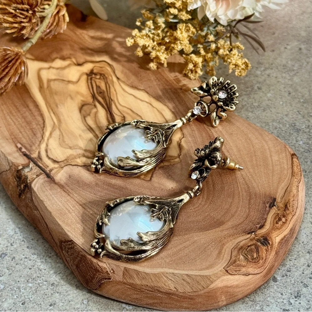 💖4/$30 New Elegant Gold and Cream Drop Earrings - Picture 4 of 6